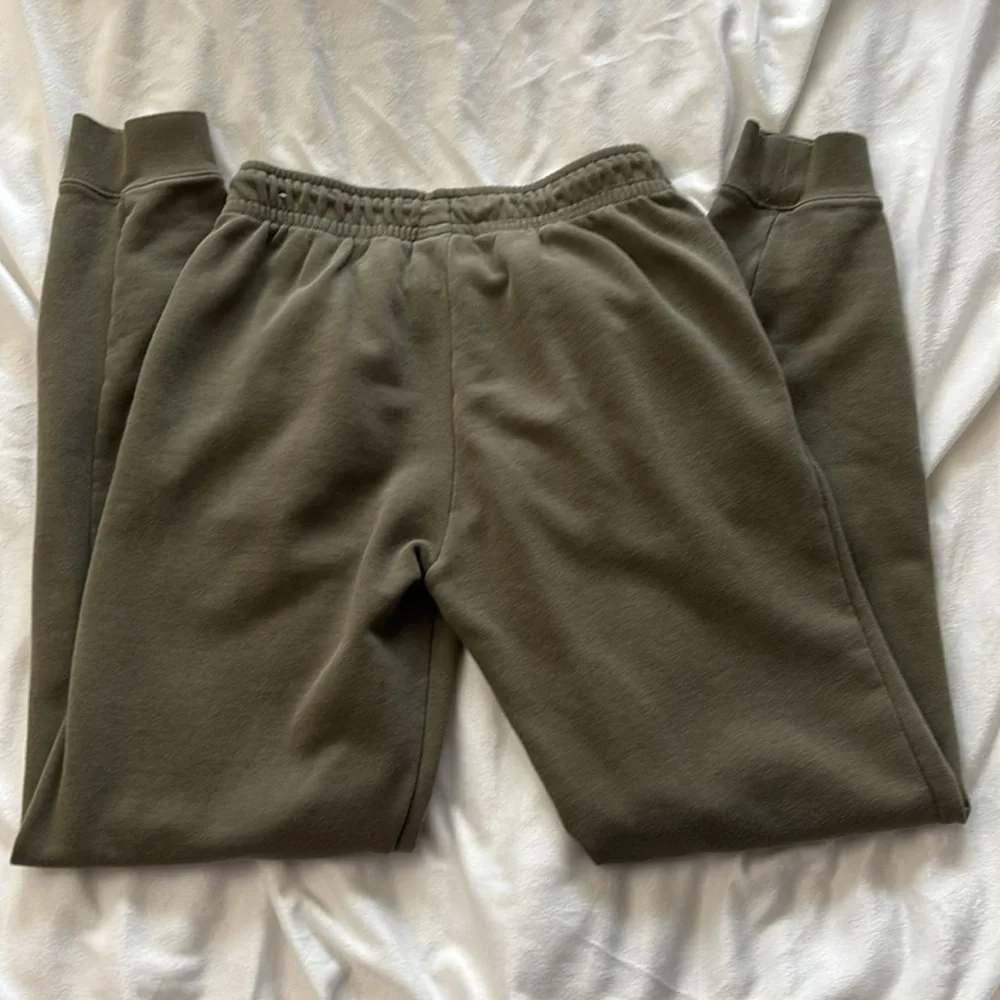 Nike Women’s Olive Sweatpants - Picture 2 of 3